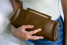 Load image into Gallery viewer, Clutch purse- Vintage 60&#39;s era Cinnamon
