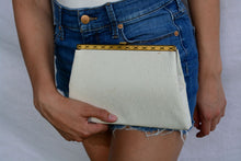 Load image into Gallery viewer, Purse-White Vintage clutch
