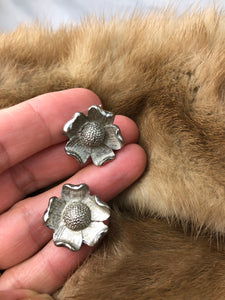 Earrings vintage flower